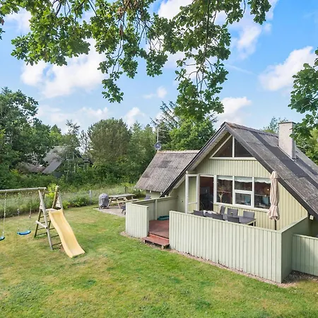 Дом отдыха Lovely In With Wifi *